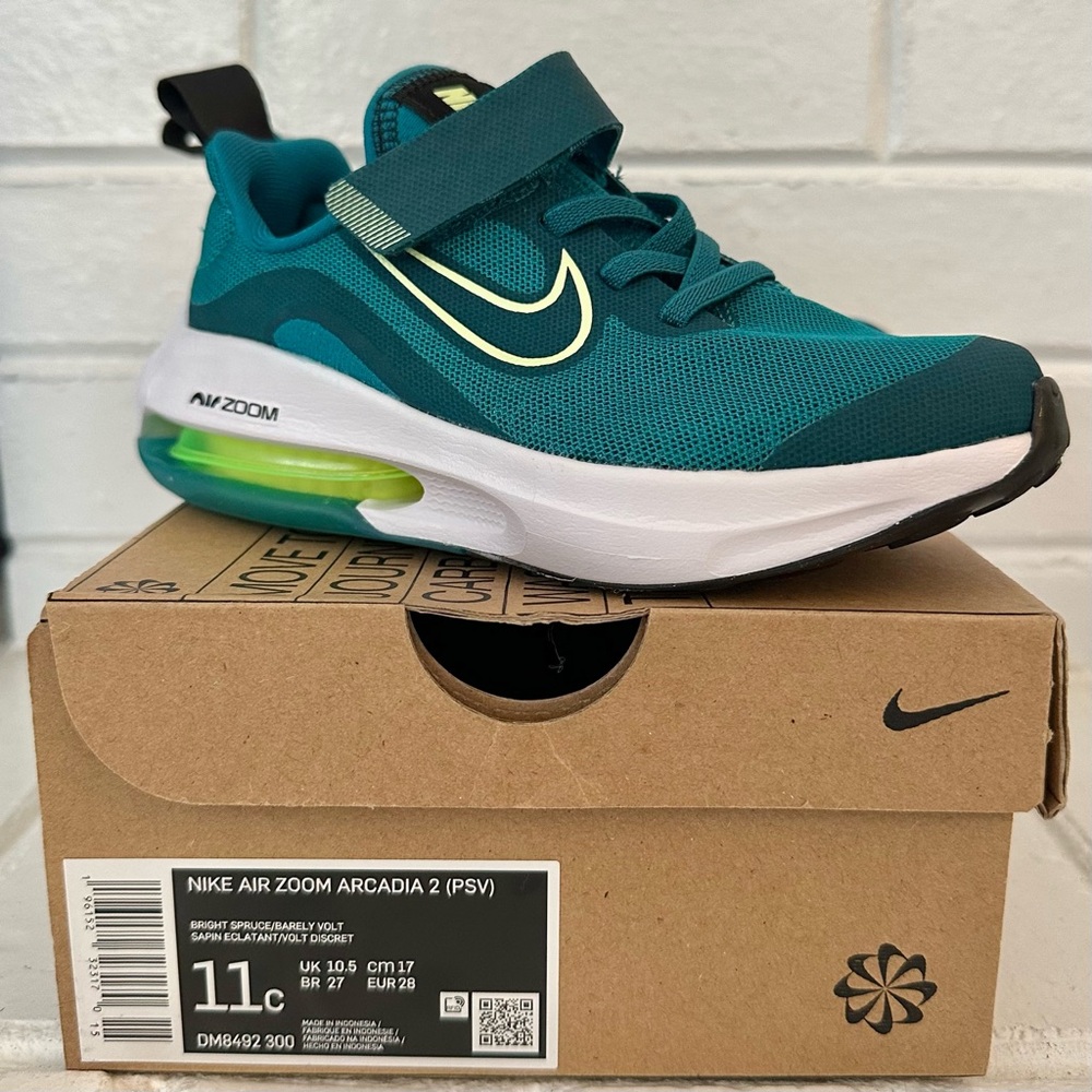 NEW! Nike Air Zoom Arcadia 2 in Brighton Spruce/ Barely Volt